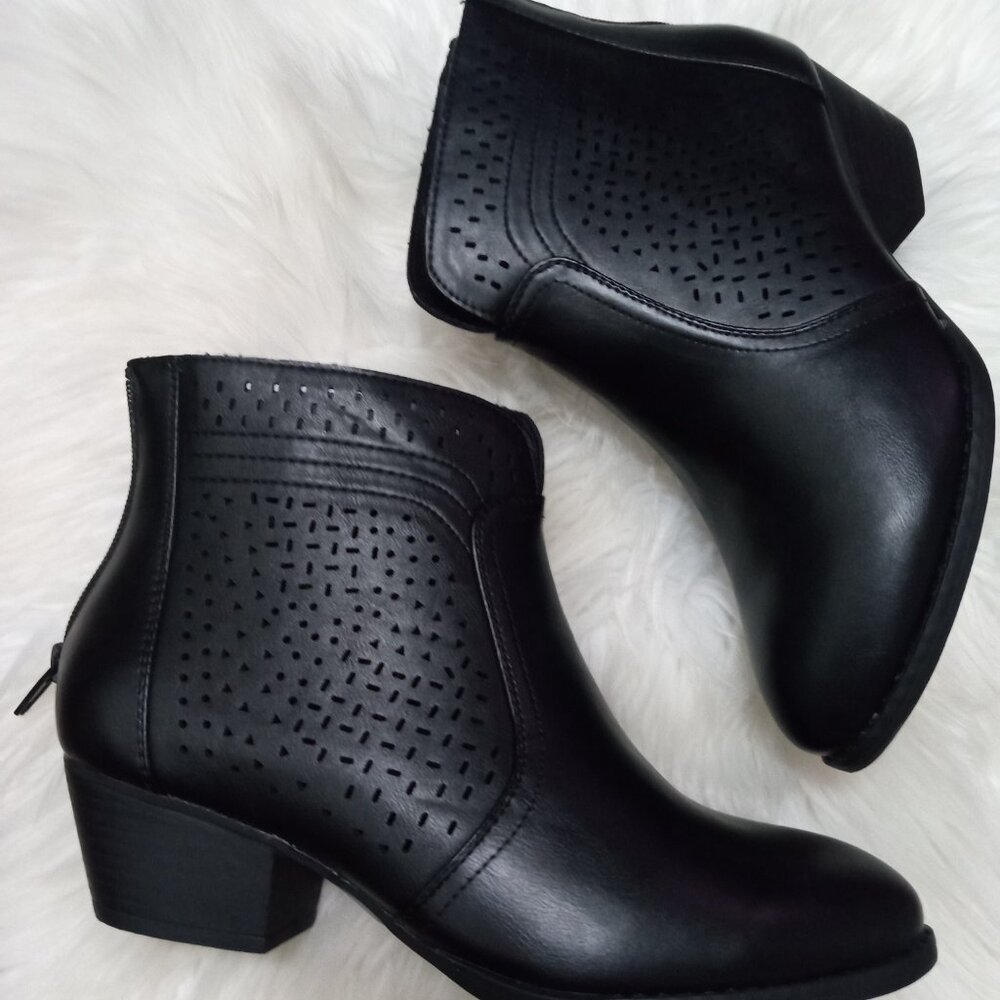 Cloud Walker Women's Size 8.5W Perforated Genuine Leather Ankle Boots NEW!
